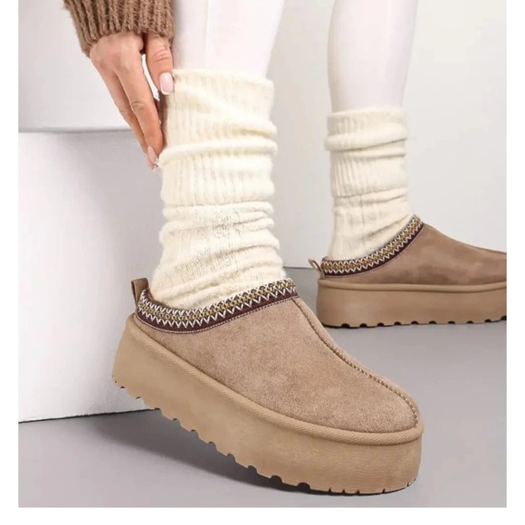 NWT Faux Fur Lined Platform Slippers Slip on shoes - Picture 1 of 2